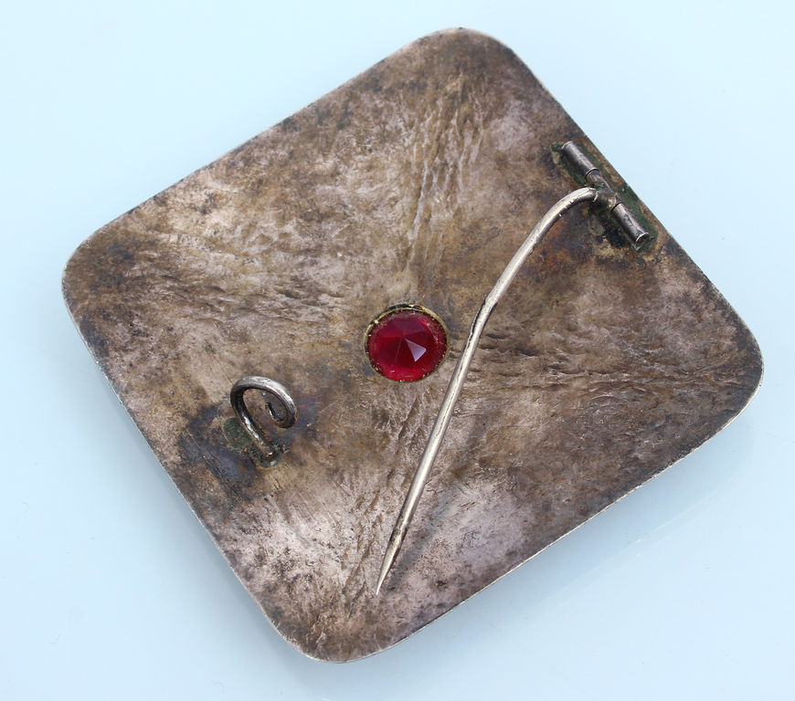 Silver brooch with pink stone