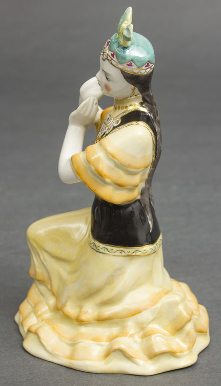 Porcelāna figūra „Kazahu meitene”
