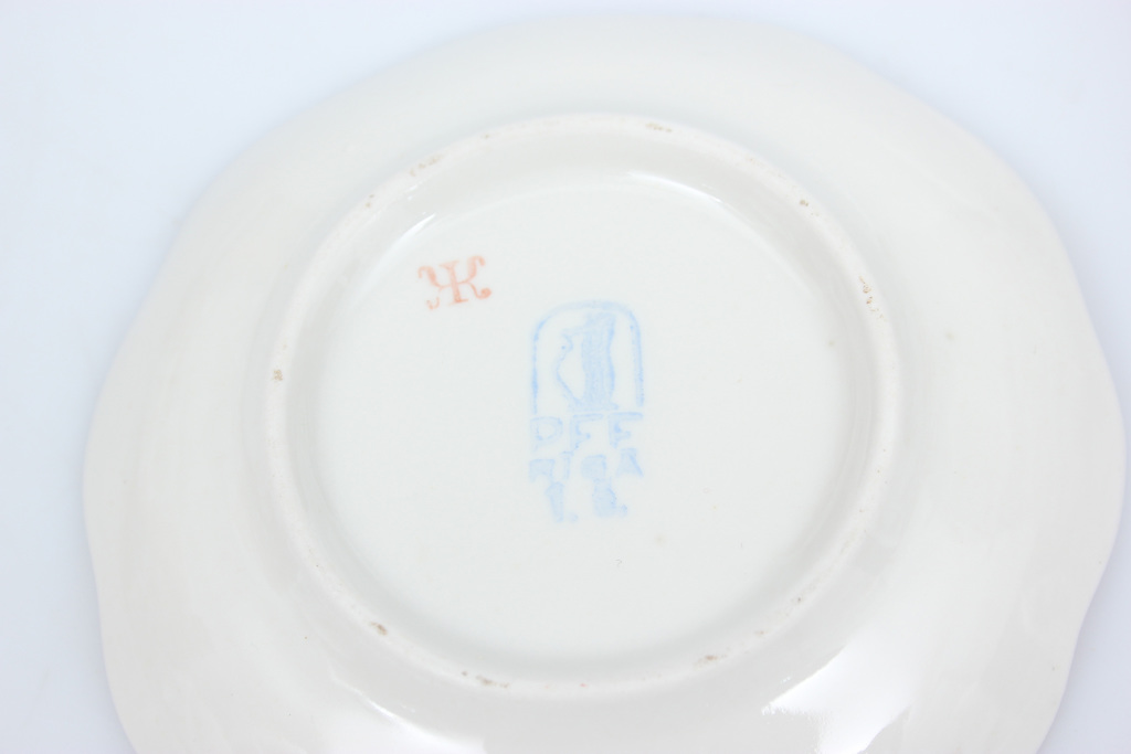 Porcelain plates (6 pcs)