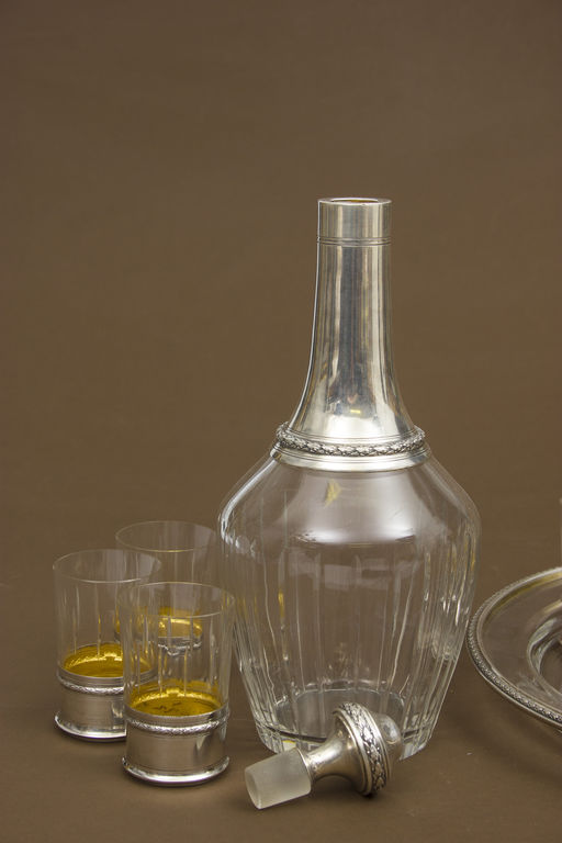 Stikla komplekts (karafe, glāzītes un paplāte) ar sudraba apdari