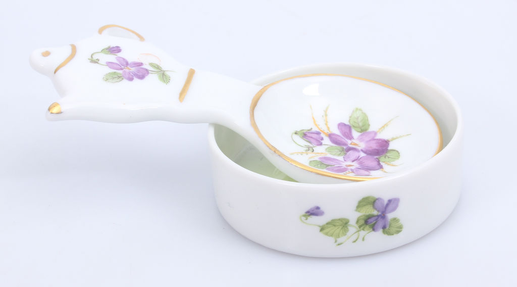 Porcelain utensil with spoon