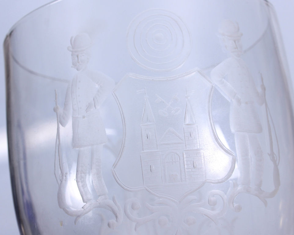 Стеклянный стакан с гравированным гербом Риги