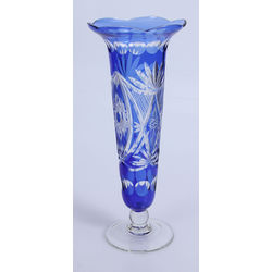 Стеклянная ваза из цветного стекло