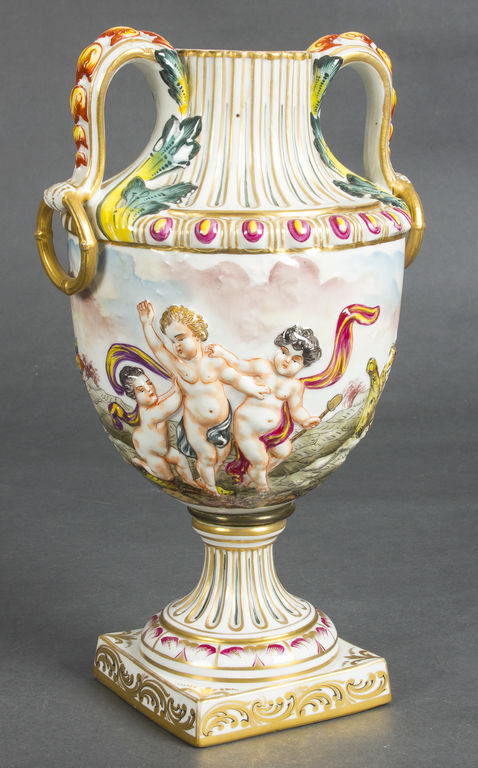 Gorgeous 19th century porcelain vase