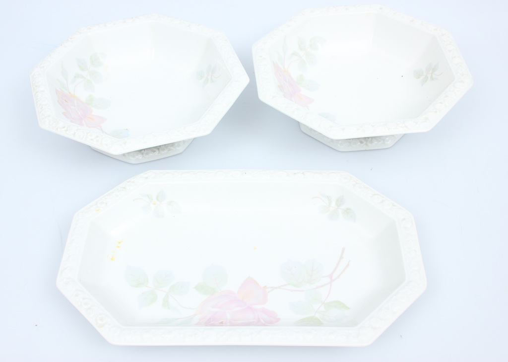 Porcelain serving plates