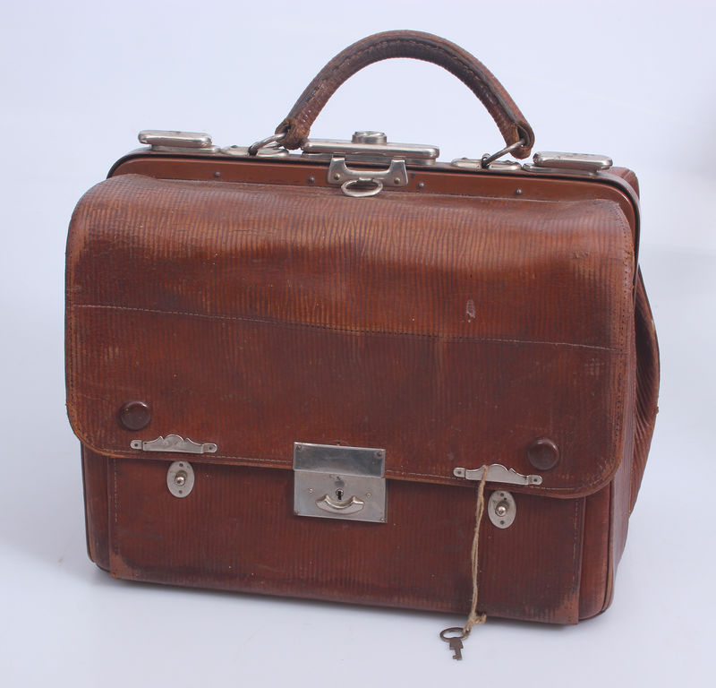 Doctor leather case