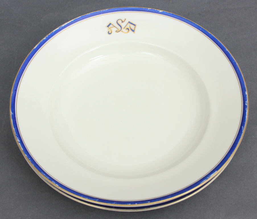 Porcelain plates 2 pcs 