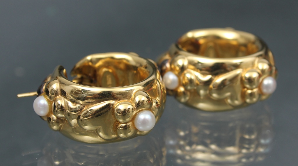 Zelta auskari ar pērlēm
