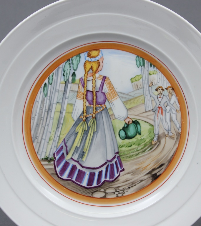 Porcelāna šķīvis 