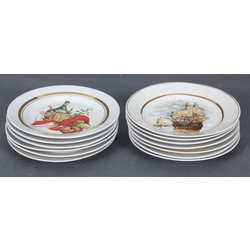 Различные фарфоровые тарелки (13 штук)