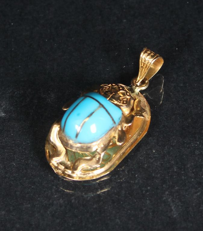 Gold pendant with turquoise 