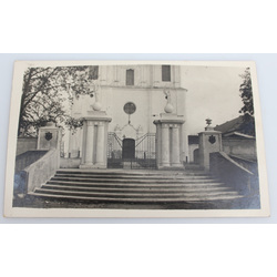  Postcard 'At the church gate'