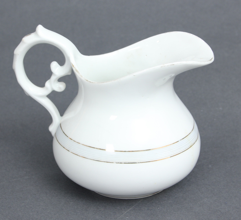 Porcelain cream utensil