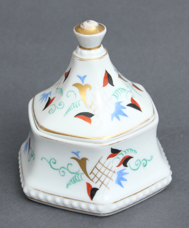 Porcelain chest with lid