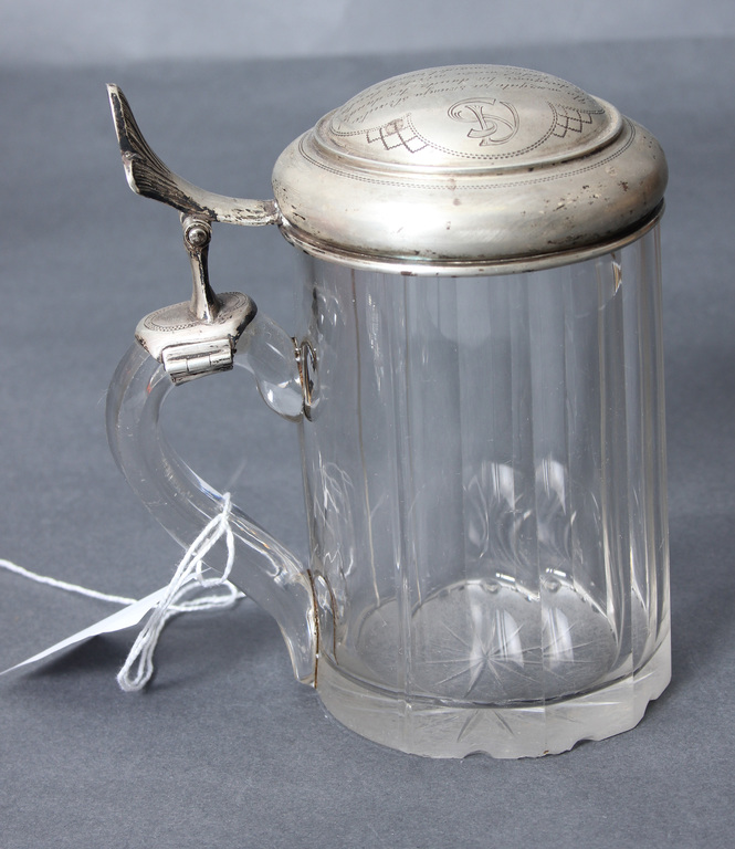 Стеклянная чашка с серебряной крышкой