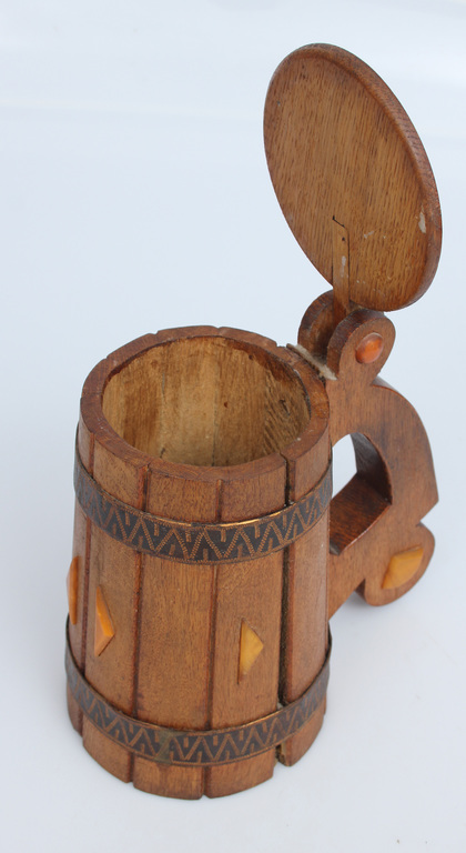 Деревянная пивная чашка с янтарем