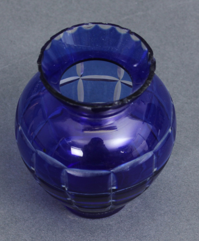 Стеклянная ваза из голубого стекло