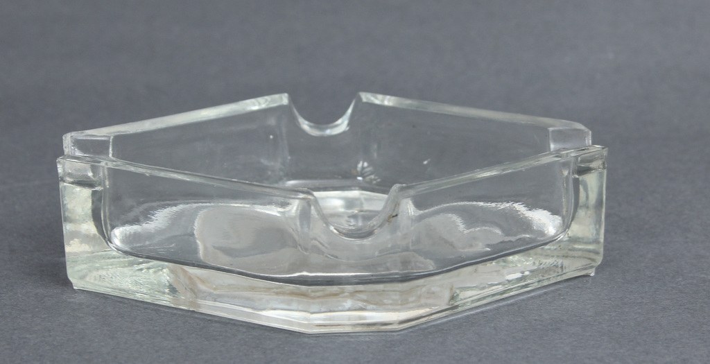 Glass ashtray 