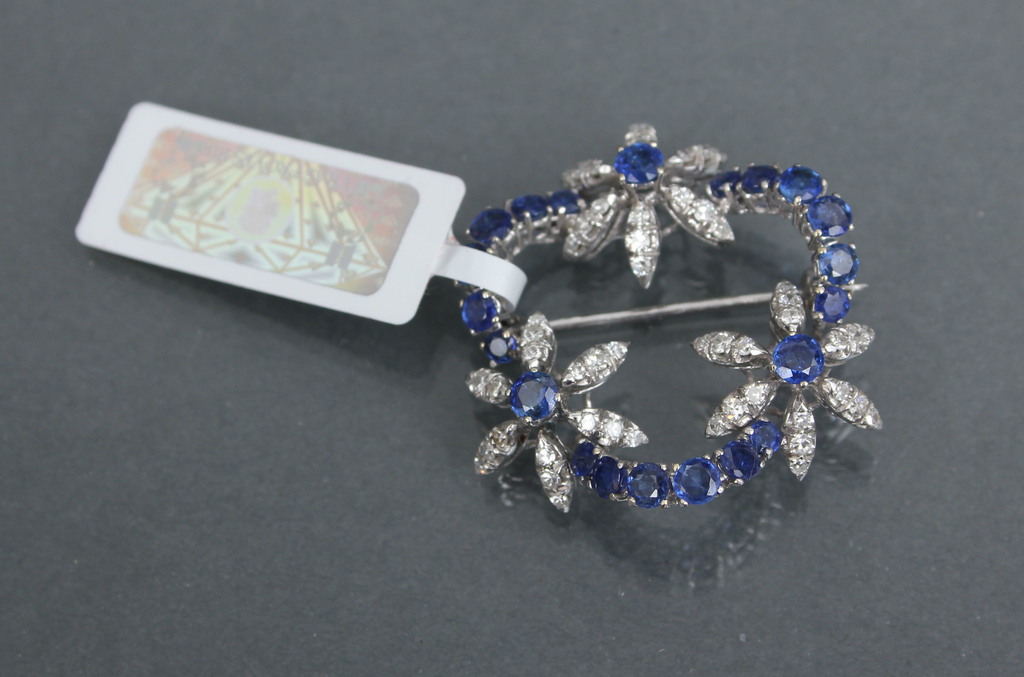 Gold brooch with diamonds, sapphires