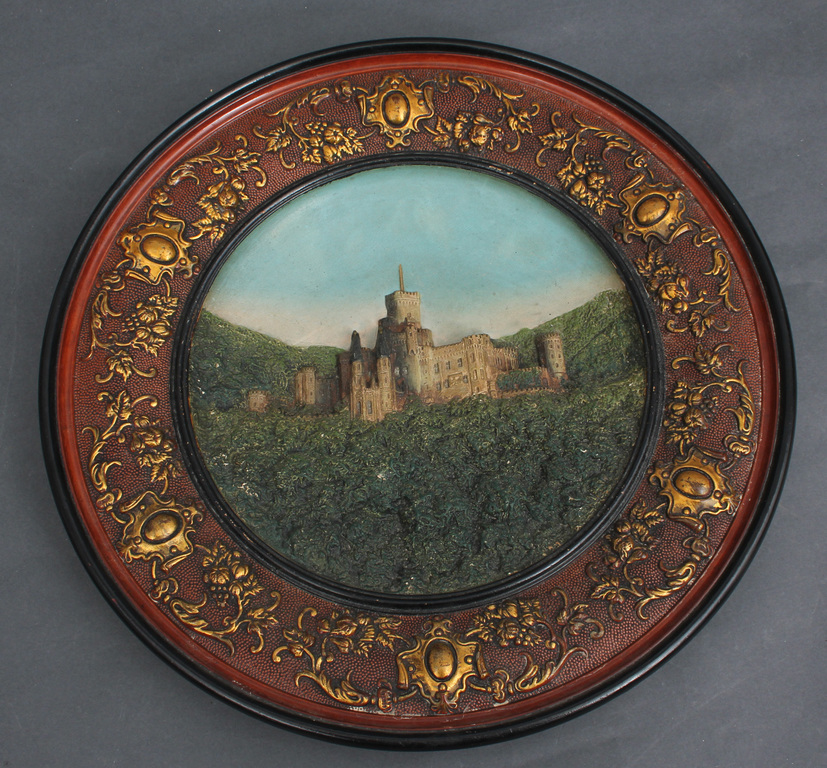 Керамическая тарелка с замком Штольценфельс