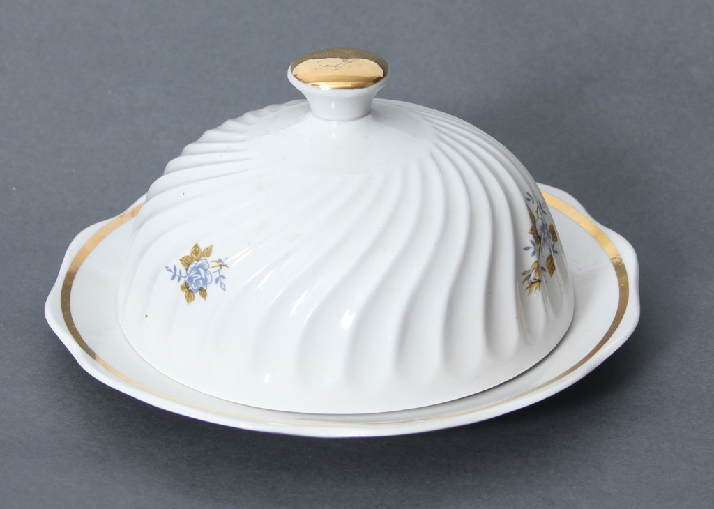 Porcelain butter bowl with lid and gilding