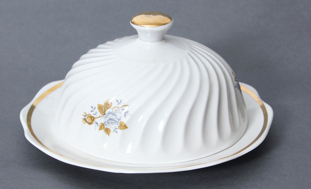 Porcelain butter bowl with lid and gilding