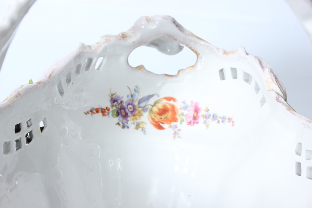 Porcelain fruitbowl