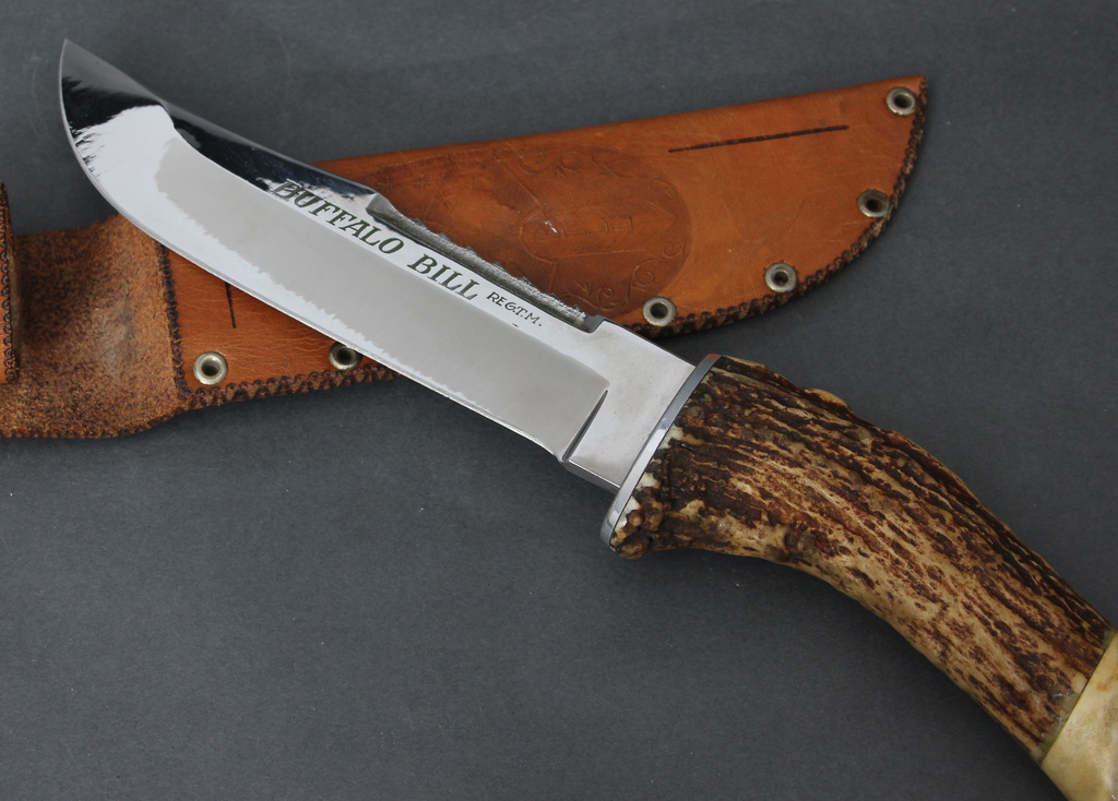 Охотничий нож в кожаном чехле BUFFALO BILL REGT.M
