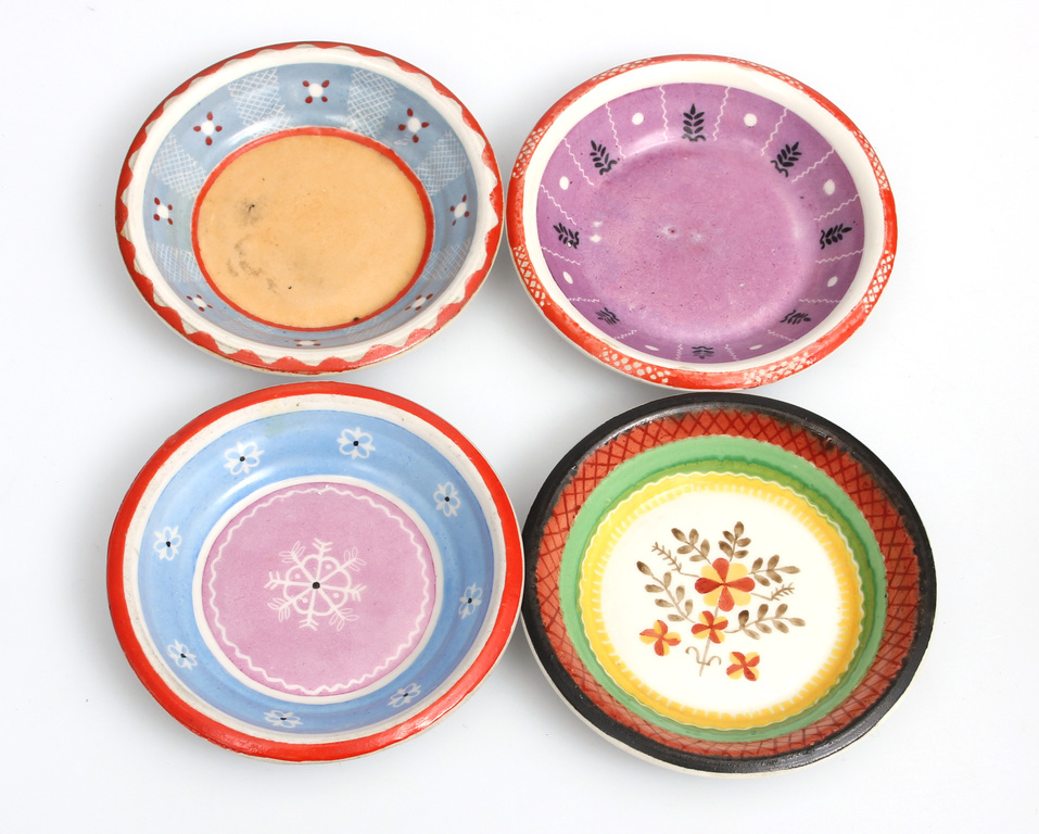 Porcelain plates (4 pieces)