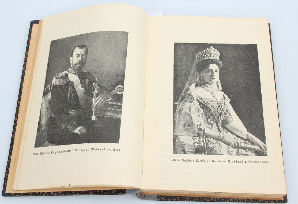 3 grāmatas vienā - 200 gadu jubileja Rīgas un Vidzemes pievienošanai Krievijai, Romanovu cilts 300 gadu valdīšanas jubileja, Romanovu cilts izcelšanās