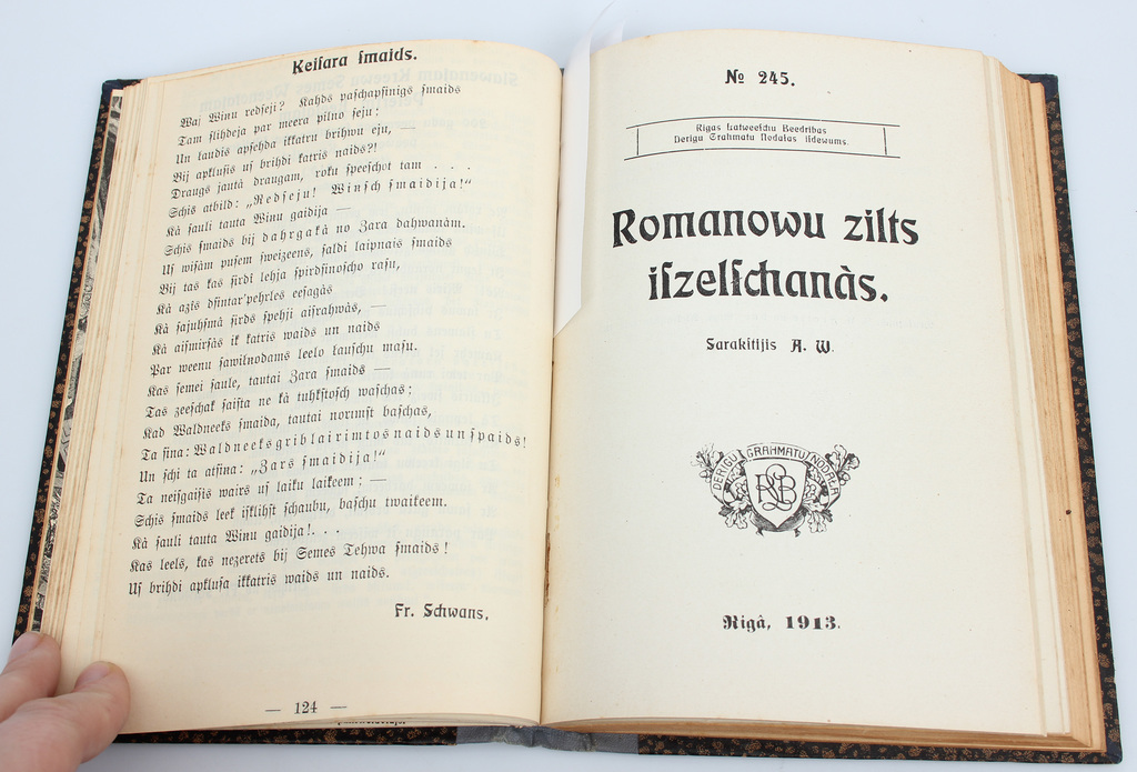 3 books in one - 200 gadu jubileja Rīgas un Vidzemes pievienošanai Krievijai, Romanovu cilts 300 gadu valdīšanas jubileja, Romanovu cilts izcelšanās