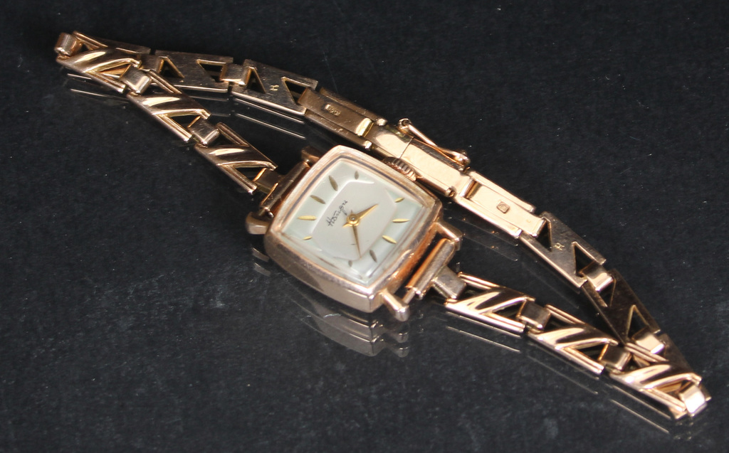Gold wristwatch Nairi