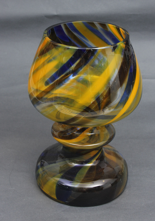 Colored glass bowl / cup