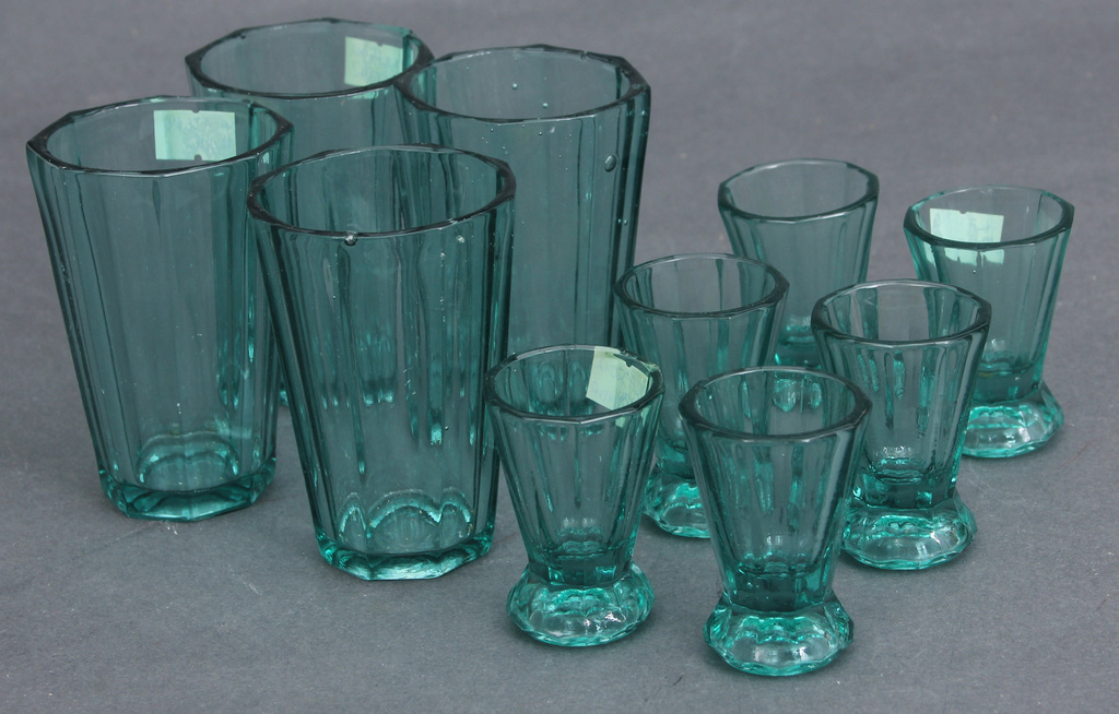 Colored glass glasses - 4 medium, 6 small