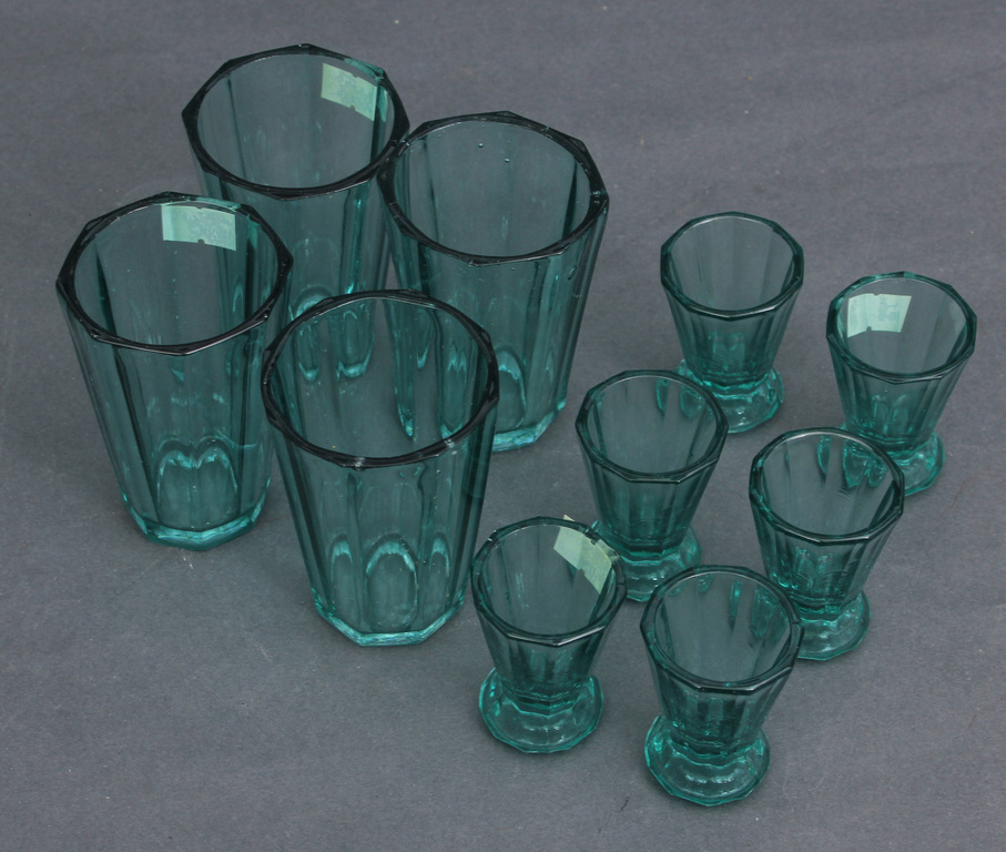 Krāsainā stikla glāzes - 4 vidējas, 6 mazas