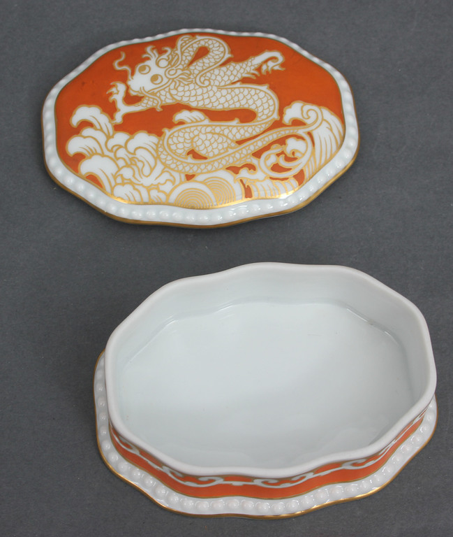 Porcelain case with a lid for jewelry storage