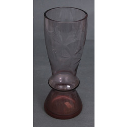 Стеклянная ваза с гравировкой