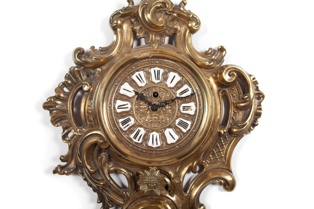 Настенные часы в стиле рококо