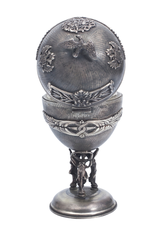 Серебряная музыкальная шкатулка в форме яйца