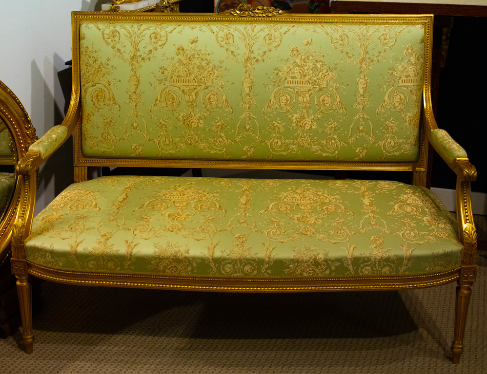 Набор мебели в стиле классицизма - диван и 2 кресла