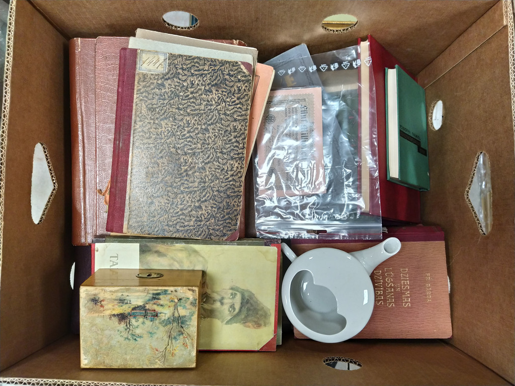 Box with 36 books, 2 paper money, a porcelain can and a wooden box