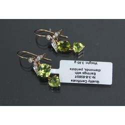 Gold earrings with diamonds and chrysolites