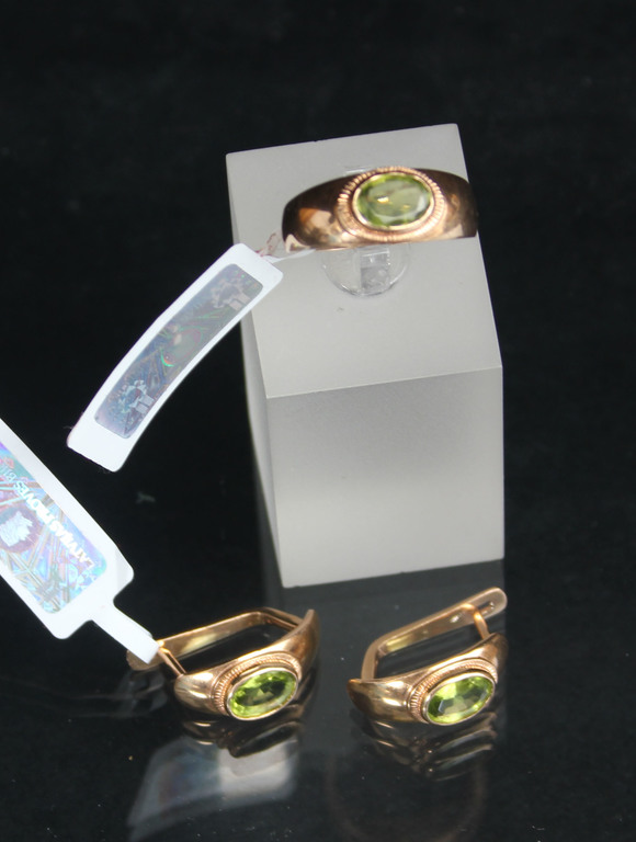 Jewelry set - earrings and ring with peridots