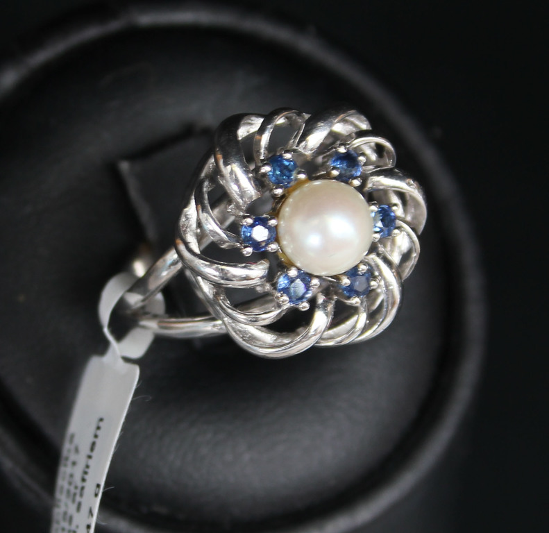 Zelta gredzens ar kultivētu pērli un safīriem