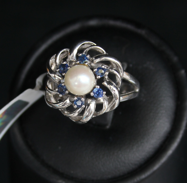 Zelta gredzens ar kultivētu pērli un safīriem