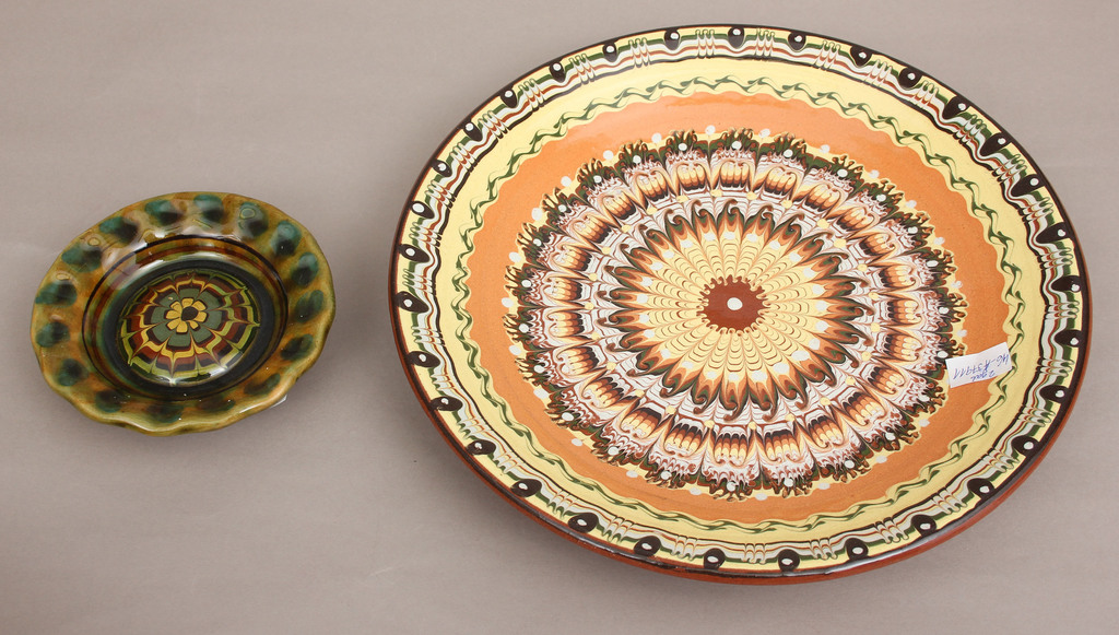 Ceramic plates (2 pcs.)