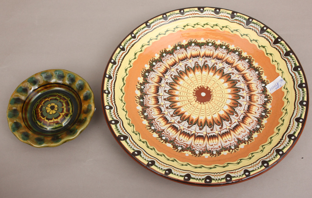 Ceramic plates (2 pcs.)