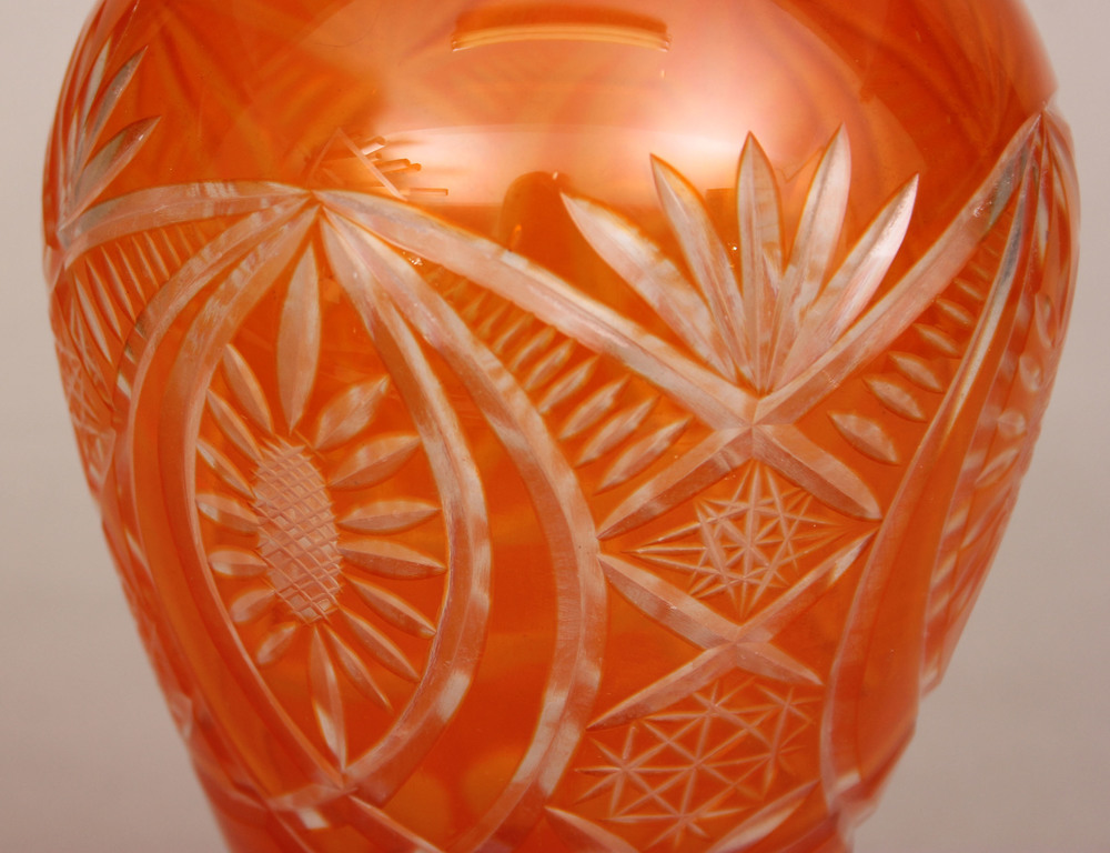 Oranžā stikla vāze