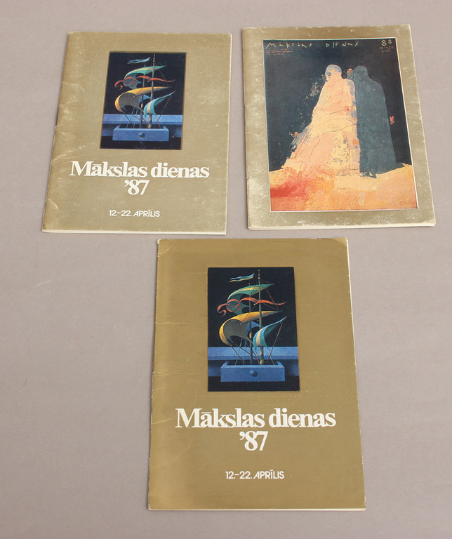 3 brochures 