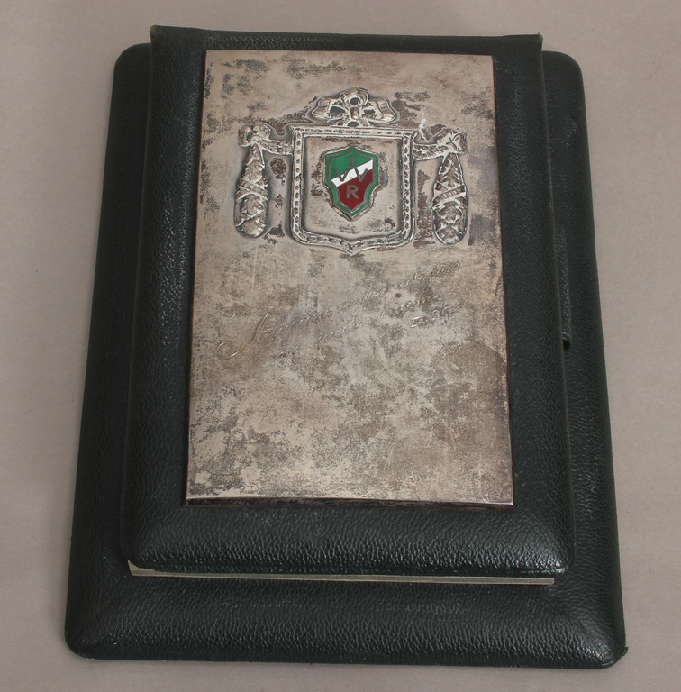 Notebook with silver finish, with the student corporation 